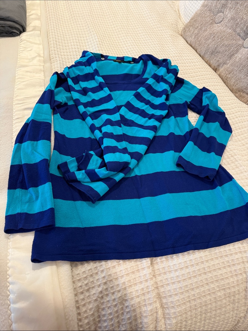 Striped sweater w/detachable scarf in Teal & Navy. Size M